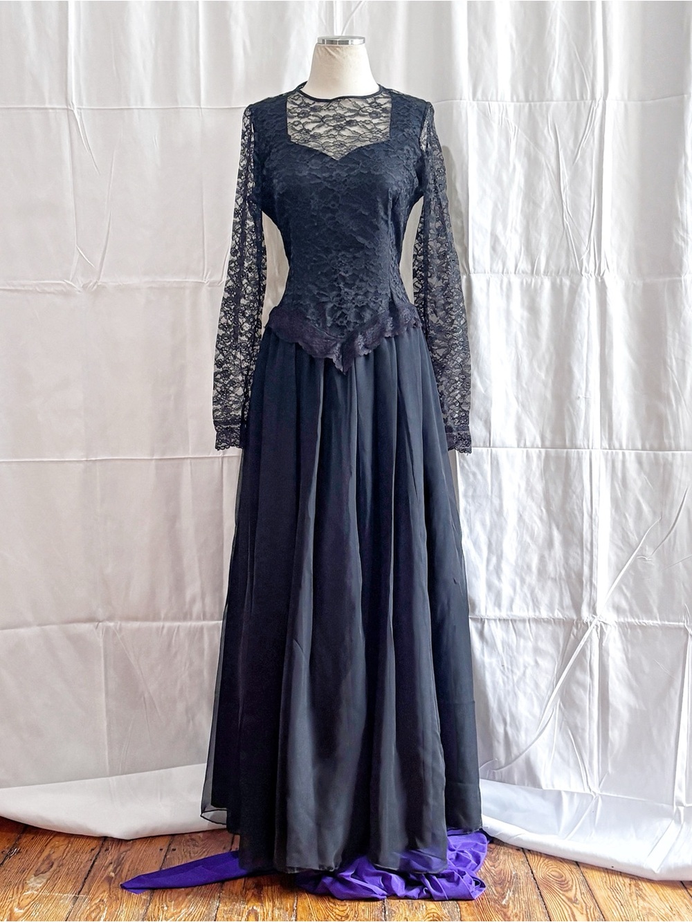 Vintage Y2K Custom Made Elegant Black Lace & Chiffon Formal Maxi Dress Medium